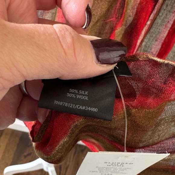 NWT Eileen Fisher Vibrant Red and Olive Scarf - Picture 3 of 5